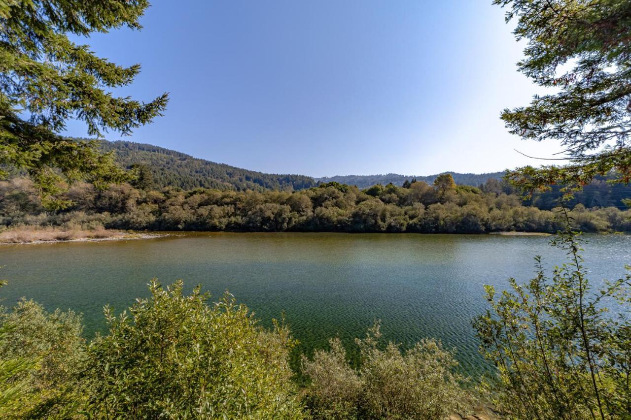 Вілла Redwoods On The River Retreat Smith River Екстер'єр фото